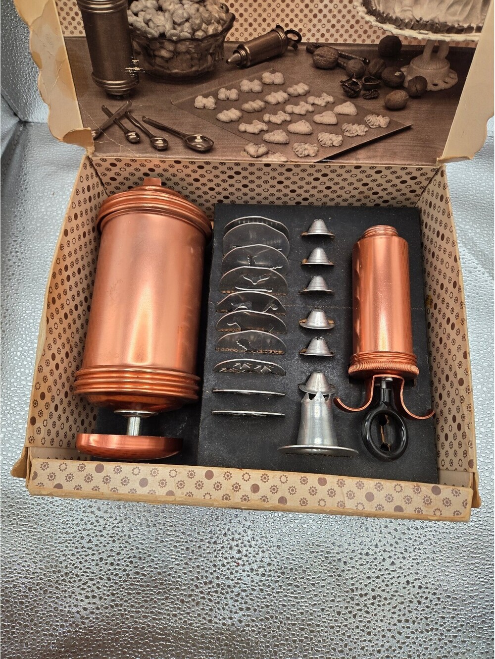 Mirro aluminum Cookie Press with recipes, very clean, ready to use